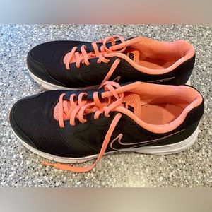 Women’s Nike size 10